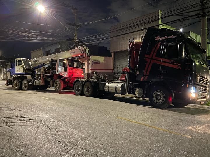 Guincho extra pesado em operação noturna